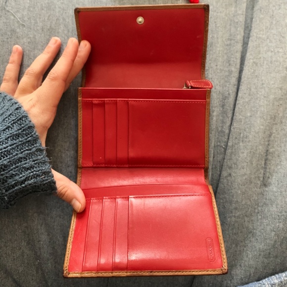 Vintage coach wallet with red interior - Picture 3 of 3